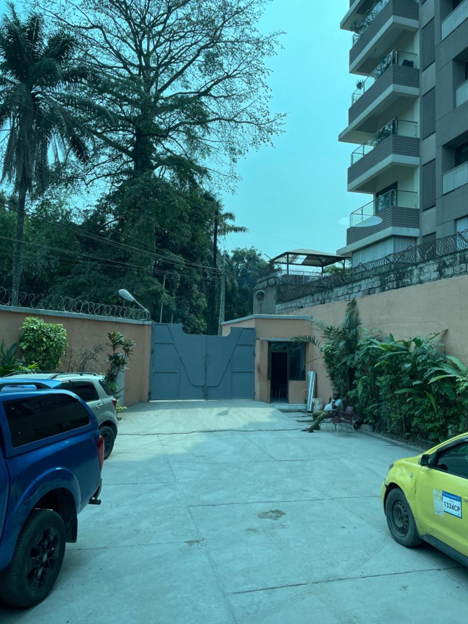 Pyramide II Hotel Kinshasa Exterior foto